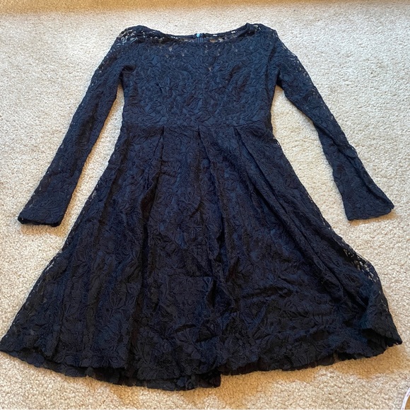 Dresses & Skirts - Dress, Black Lace w/Long Sleeves Goth Queenie